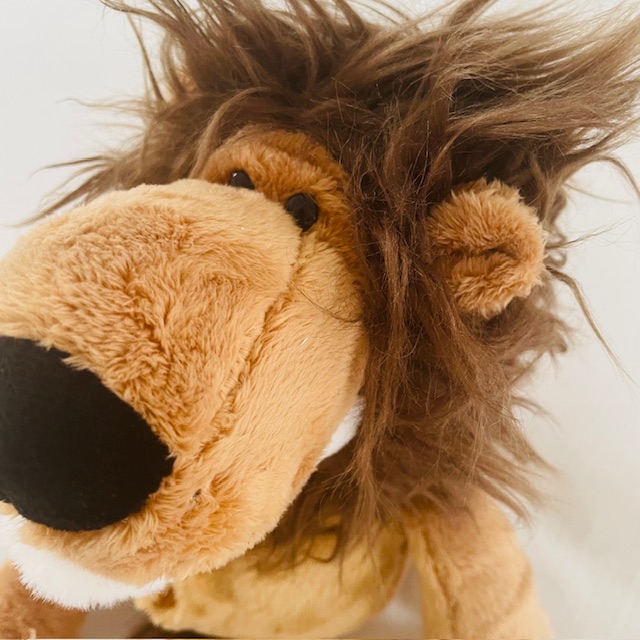 PLAYFUL AND SNUGGLY STRONG LION PLUSH TOY 37CMS - Image 3