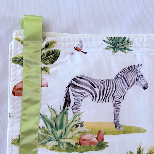 AFRICAN WILDLIFE COTTON BABY BLANKET WITH SATIN SENSORY RIBBON - Image 3